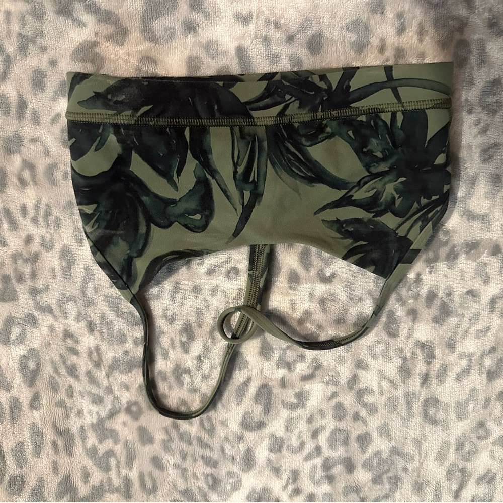 Lululemon sports bra size 4